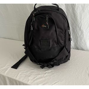 Low pro black adjustable multi-compartment camera bag.